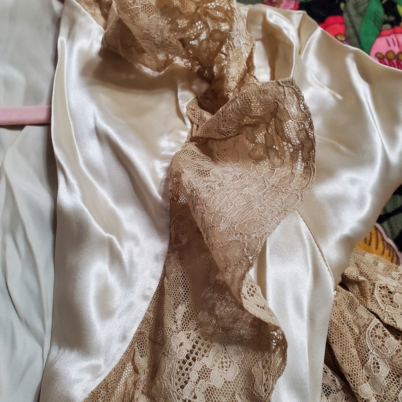 Elegant Cream Women's Coat - Picture 4 of 12